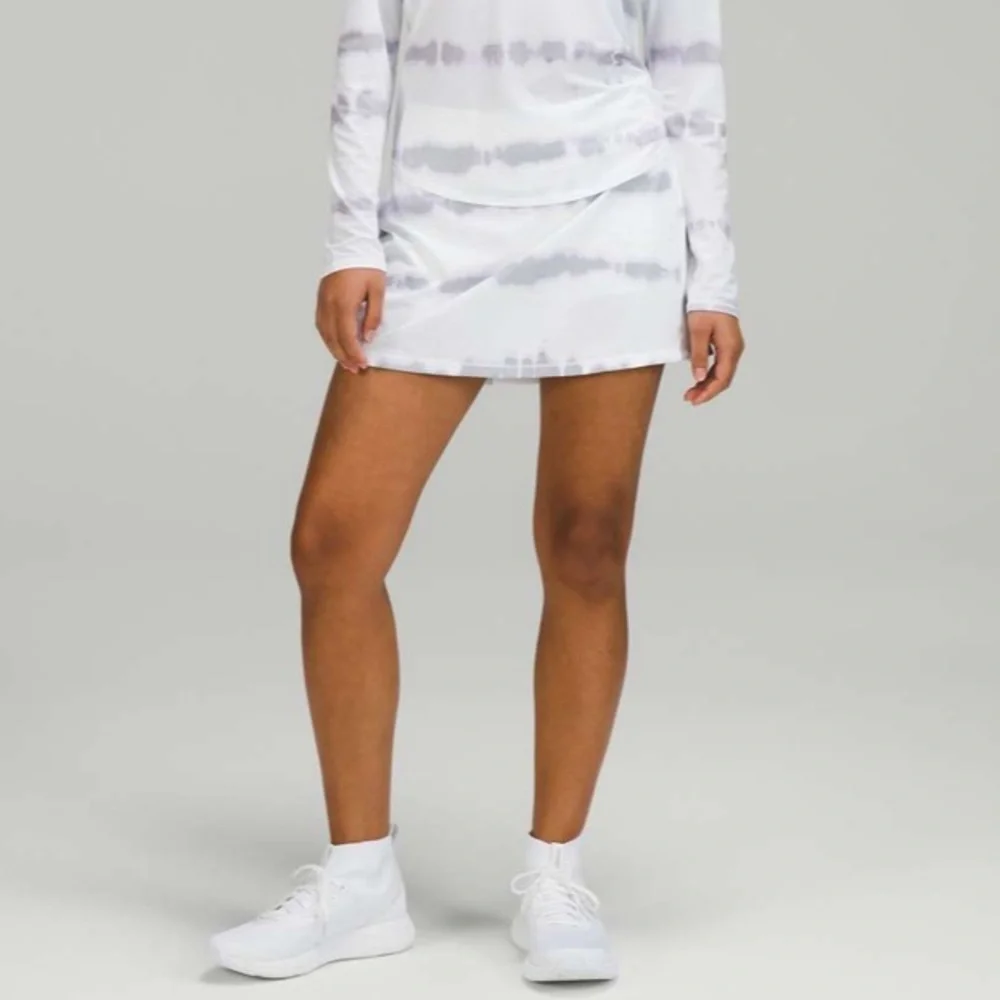 Lululemon Athletica White and Gray Skirt 8 reposhing bc I bought the wrong size - Picture 6 of 16